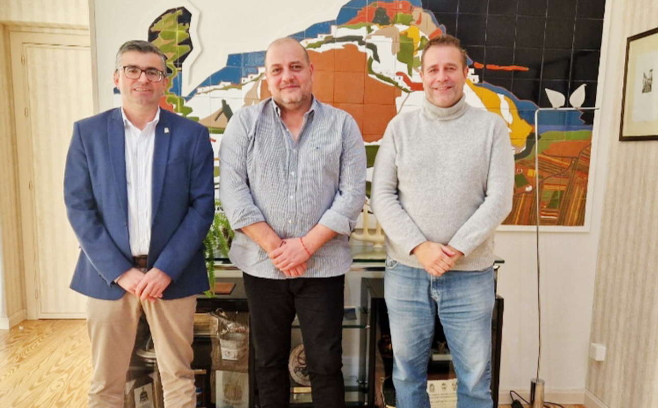 El delegado de Empleo visita Salobreña para ver la evolución del programa 'Andalucía Activa'